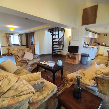 The Old Stables Self Catering Villa Salisbury Exterior photo